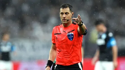 Gustavo Tejera em ação nas quatro linhas. Foto: Alexandre Schneider/Getty Images.