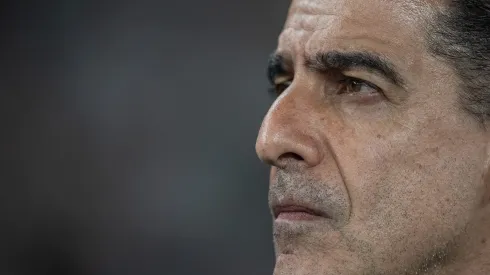 Renato Paiva técnico do Botafogo durante partida contra o São Paulo no estádio Engenhão pelo campeonato Brasileiro A 2025. Foto: Thiago Ribeiro/AGIF