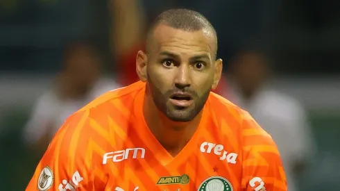 Weverton, em ação pelo Palmeiras – Foto: Joisel Amaral/AGIF