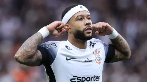 Memphis Depay teve boa atuação na vitória sobre o Sport. Foto: Marcello Zambrana/AGIF