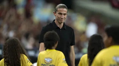 RJ – RIO DE JANEIRO – 09/04/2025 – COPA LIBERTADORES 2025, FLAMENGO X CORDOBA – Filipe Luis tecnico do Flamengo durante partida contra o Cordoba no estadio Maracana pelo campeonato Copa Libertadores 2025. Foto: Jorge Rodrigues/AGIF