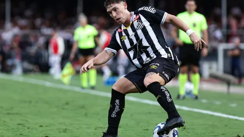 SP – SAO PAULO – 20/04/2025 – BRASILEIRO A 2025, SAO PAULO X SANTOS – Rollheiser jogador do Santos durante partida contra o Sao Paulo no estadio Morumbi pelo campeonato Brasileiro A 2025. Foto: Fabio Giannelli/AGIF