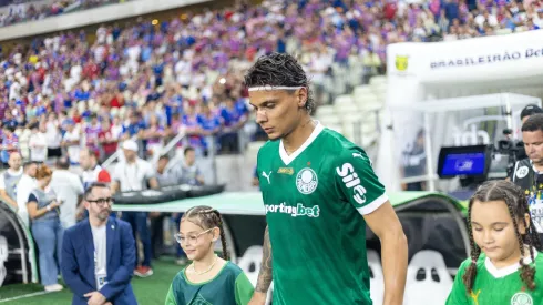 CE – FORTALEZA – 20/04/2025 – BRASILEIRO A 2025, FORTALEZA X PALMEIRAS – [Richard Rios] jogador do Palmeiras durante partida contra o Fortaleza no estadio Arena Castelao pelo campeonato Brasileiro A 2025. Foto: Baggio Rodrigues/AGIF
