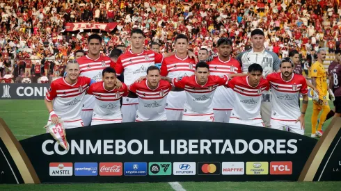 Elenco do Estudiantes durante a Copa Libertadores 2025 – Foto: Reprodução/Estudiantes