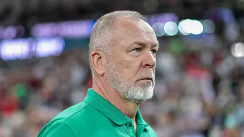 Mano Menezes, pelo Fluminense, durante partida contra o Grêmio no estádio Maracanã pelo campeonato Brasileiro A 2024. Foto: Thiago Ribeiro/AGIF