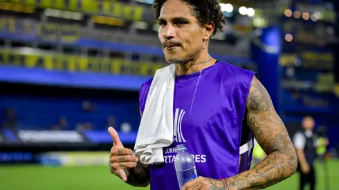 BUENOS AIRES, ARGENTINA – FEBRUARY 25: Paolo Guerrero of Alianza Lima celebrates after winning the Copa CONMEBOL Libertadores 2025 match between Boca Juniors and Alianza Lima at Estadio Alberto J. Armando on February 25, 2025 in Buenos Aires, Argentina. (Photo by Marcelo Endelli/Getty Images)