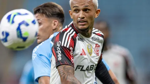 RS – PORTO ALEGRE – 13/04/2025 – BRASILEIRO A 2025, GREMIO X FLAMENGO – Wesley jogador do Flamengo durante partida contra o Gremio no estadio Arena do Gremio pelo campeonato Brasileiro A 2025. Foto: Liamara Polli/AGIF