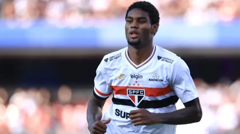 Lucas Ferreira jogador do São Paulo durante partida contra o Santos no estádio Morumbi pelo campeonato Brasileiro A 2025. Foto: Marcello Zambrana/AGIF