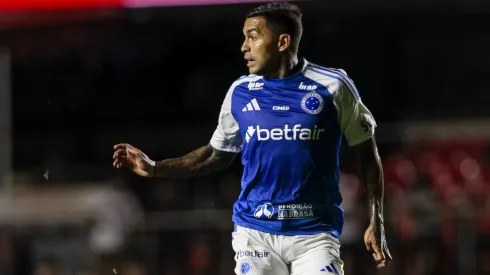 Dudu, jogador do Cruzeiro, durante partida contra o Sao Paulo no estadio Morumbi pelo campeonato Brasileiro A 2025. Foto: Marco Miatelo/AGIF
