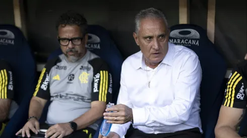 RJ – RIO DE JANEIRO – 07/04/2024 – CARIOCA 2024, FLAMENGO X NOVA IGUACU FINAL – Tite tecnico do Flamengo com seu auxiliar Cleber Xavier antes da partida contra o Nova Iguacu no estadio Maracana pelo campeonato Carioca 2024.