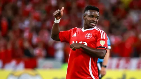 Lesionado, Carbonero irá desfalcar o Internacional contra o Maracanã – Foto: Maxi Franzoi/AGIF