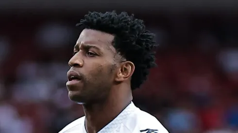 SP – SAO PAULO – 20/04/2025 – BRASILEIRO A 2025, SAO PAULO X SANTOS – Gil jogador do Santos durante aquecimento antes da partida contra o Sao Paulo no estadio Morumbi pelo campeonato Brasileiro A 2025. 
