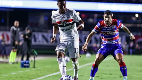 SP – SAO PAULO – 02/05/2025 – BRASILEIRO A 2025, SAO PAULO X FORTALEZA – Wendell jogador do Sao Paulo durante partida contra o Fortaleza no estadio Morumbi pelo campeonato Brasileiro A 2025. Foto: Fabio Giannelli/AGIF