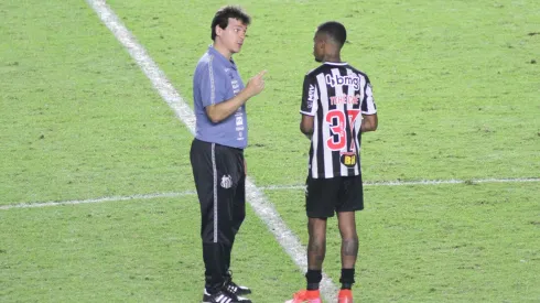 Fernando Diniz conversando com Tche Tche. Foto: Fernanda Luz/AGIF