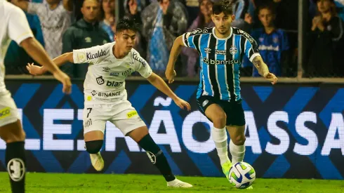 Grêmio e Santos se encaram pelo Brasileirão Betano 2025. Foto: Luiz Erbes/AGIF