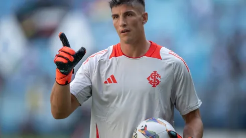 Rochet jogador do Internacional durante partida contra o Grêmio no estádio Arena do Grêmio pelo campeonato Gaúcho 2025. Foto: Liamara Polli/AGIF