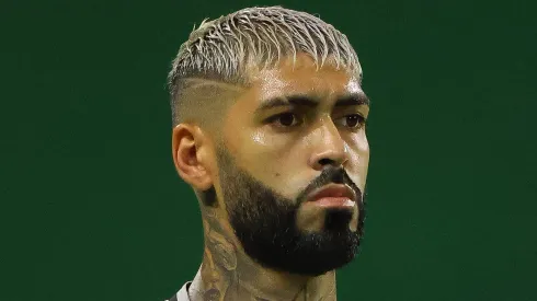 Alexander Barboza jogador do Botafogo durante execução do hino nacional antes da partida contra o Palmeiras no estádio Arena Allianz Parque pelo campeonato Brasileiro A 2024.