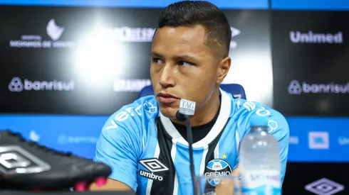 Lateral deu a sua opinião – Foto: Lucas Uebel/Grêmio.