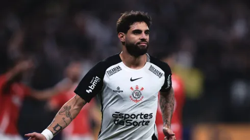Yuri Alberto jogador do Corinthians comemora seu gol antes da anulação após interferência do VAR durante partida contra o Internacional no estádio Arena Corinthians pelo campeonato Brasileiro A 2025. Foto: Ettore Chiereguini/AGIF