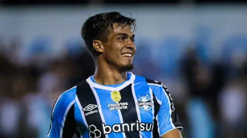 Arezo, centroavante do Grêmio