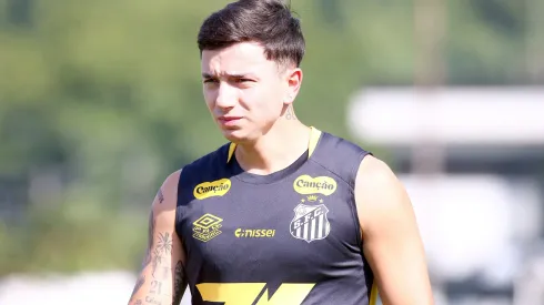 Álvaro Barreal está sem dores e deve voltar ao time titular do Santos contra Ceará