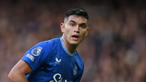 – Carlos Alcaraz com a camisa do Everton, da Inglaterra