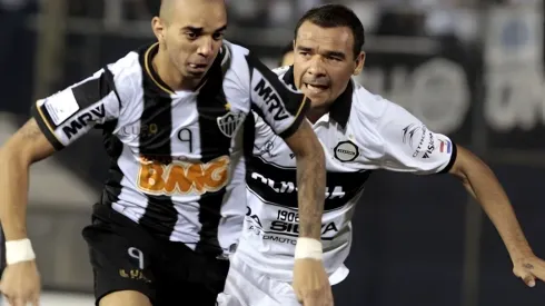 Manzur passou pelo Santos em 2006, além de outras equipes como Olimpia, do Paraguai – Manzur – Foto: Reprodução/X oficial de Julio César Manzur
