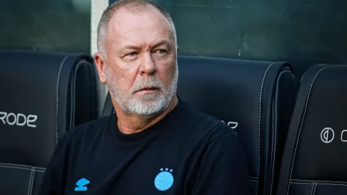 Mano Menezes, técnico do Grêmio, durante partida contra o Santos no estadio Arena do Gremio pelo campeonato Brasileiro A 2025. Foto: Maxi Franzoi/AGIF