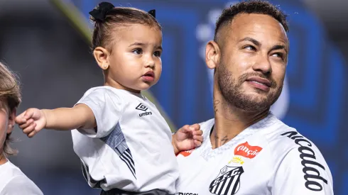 SP – SANTOS – 16/04/2025 – BRASILEIRO A 2025, SANTOS X ATLETICO-MG – Neymar jogador do Santos durante partida contra o Atletico-MG no estadio Vila Belmiro pelo campeonato Brasileiro A 2025. Foto: Abner Dourado/AGIF