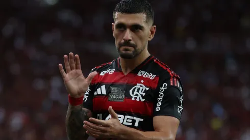 RIO DE JANEIRO, BRAZIL – MAY 10: Giorgian de Arrascaeta of Flamengo cheers fans during the match between Flamengo and Bahia as part of Brasileirao 2025 at Maracana Stadium on May 10, 2025 in Rio de Janeiro, Brazil. (Photo by Wagner Meier/Getty Images)