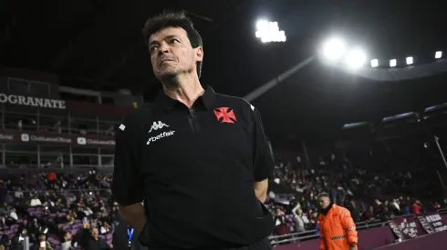BUENOS AIRES, ARGENTINA – MAY 13: Francisco Diniz head coach of Vasco Da Gama reacts during Copa CONMEBOL Sudamericana 2025 match between Lanus and Vasco Da Gama at Estadio Ciudad de Lanús Néstor Díaz Pérez on May 13, 2025 in Buenos Aires, Argentina. (Photo by Rodrigo Valle/Getty Images)