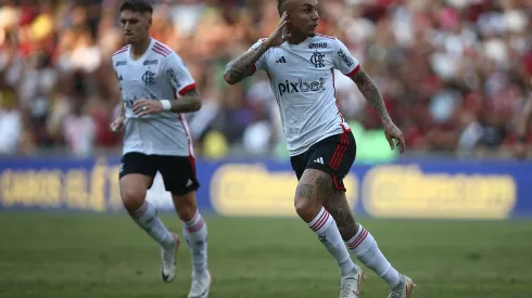 RIO DE JANEIRO, BRAZIL – JUNE 02: Everton Cebolinha of Flamengo celebrates after scoring the team´s first goal during the match between Vasco da Gama and Flamengo as part of Brasileirao 2024 at Maracana Stadium on June 2, 2024 in Rio de Janeiro, Brazil. (Photo by Wagner Meier/Getty Images)