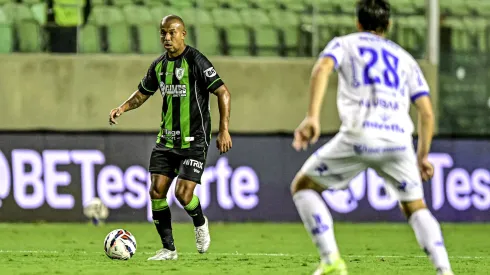 Mariano em ação com a camisa do América-MG. Foto: Mourão Panda/América-MG.