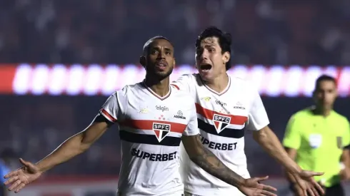 André Silva comemorando gol da virada do São Paulo – Foto: Marcelo Zambrana/AGIF