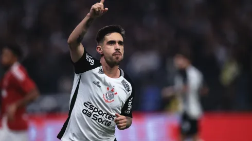 Igor Coronado jogador do Corinthians comemora seu gol durante partida contra o Internacional no estádio Arena Corinthians pelo campeonato Brasileiro A 2025. Foto: Ettore Chiereguini/AGIF