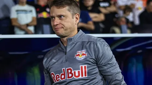 Fernando Seabra, técnico do Bragantino, durante partida contra o Palmeiras no estadio Cicero De Souza Marques pelo campeonato Brasileiro A 2025. Foto: Fabio Giannelli/AGIF