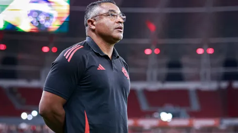 Roger Machado vive momento instável no Internacional – Foto: Maxi Franzoi/AGIF