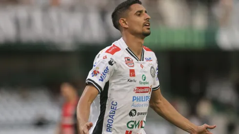 Ex-Vasco, Daniel Amorim é um dos destaques do Operário na Série B – Foto: João Vitor Rezende Borba/AGIF