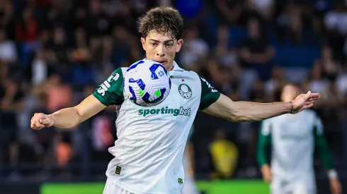 SP – BRAGANCA PAULISTA – 18/05/2025 – BRASILEIRO A 2025, BRAGANTINO X PALMEIRAS – Giay jogador do Palmeiras durante partida contra o Bragantino no estadio Cicero De Souza Marques pelo campeonato Brasileiro A 2025. Foto: Fabio Giannelli/AGIF