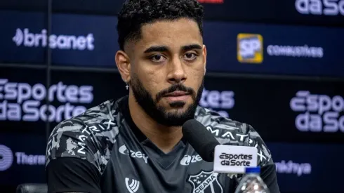 Matheus Bahia em coletiva pelo Ceará – Foto: Gledson Jorge/Ceará SC