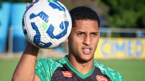 Fernando durante treinamento na Toca da Raposa