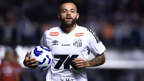 SP – SANTOS – 01/05/2025 – COPA DO BRASIL 2025, SANTOS X CRB – Guilherme jogador do Santos durante partida contra o CRB no estadio Vila Belmiro pelo campeonato Copa Do Brasil 2025. Foto: Marcello Zambrana/AGIF