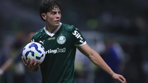 SP – SAO PAULO – 27/04/2025 – BRASILEIRO A 2025, PALMEIRAS X BAHIA – Agustin Giay jogador do Palmeiras durante partida contra o Bahia no estadio Arena Allianz Parque pelo campeonato Brasileiro A 2025. Foto: Ettore Chiereguini/AGIF