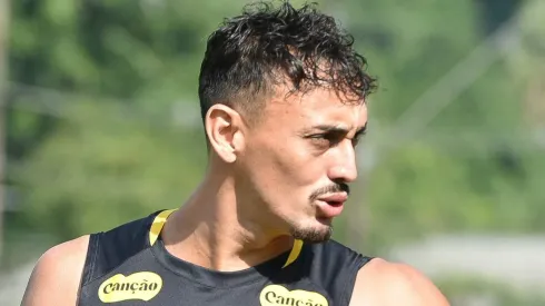 SP – SANTOS – 07/05/2025 – SANTOS, TREINO – Diego Pituca jogador do Santos durante treino no Centro de Treinamento CT Rei Pele.