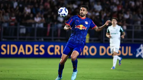 Pedro Henrique jogador do Bragantino durante partida contra o Palmeiras no estádio Cícero De Souza Marques pelo campeonato Brasileiro A 2025. Foto: Fabio Giannelli/AGIF