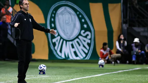 Leo Conde, técnico do Ceará, durante partida contra o Palmeiras no estadio Arena Allianz Parque pela Copa Do Brasil 2025. Foto: Fabio Giannelli/AGIF
