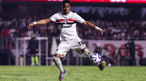 SP – SAO PAULO – 02/05/2025 – BRASILEIRO A 2025, SAO PAULO X FORTALEZA – Wendell jogador do Sao Paulo durante partida contra o Fortaleza no estadio Morumbi pelo campeonato Brasileiro A 2025. Foto: Fabio Giannelli/AGIF