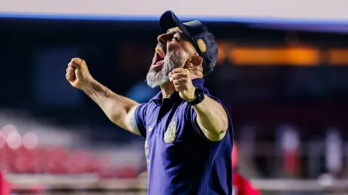 Rafael Guanaes técnico do Mirassol comemora vitória após partida contra o São Paulo no estádio Morumbi pelo campeonato Brasileiro A 2025. Foto: Fabio Giannelli/AGIF