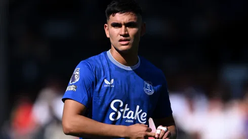 LONDON, ENGLAND – MAY 10: Carlos Alcaraz of Everton reacts during the Premier League match between Fulham FC and Everton FC at Craven Cottage on May 10, 2025 in London, England. (Photo by Justin Setterfield/Getty Images)