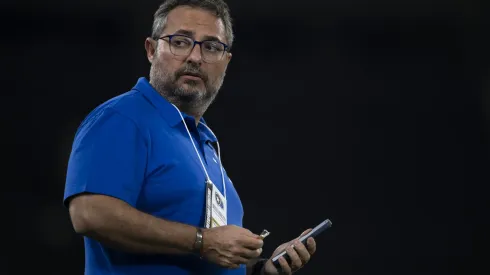 RJ – RIO DE JANEIRO – 27/07/2024 – BRASILEIRO A 2024, BOTAFOGO X CRUZEIRO – Alexandre Mattos diretor de futebol do Cruzeiro antes da partida contra o Botafogo no estadio Engenhao pelo campeonato Brasileiro A 2024. Foto: Jorge Rodrigues/AGIF
